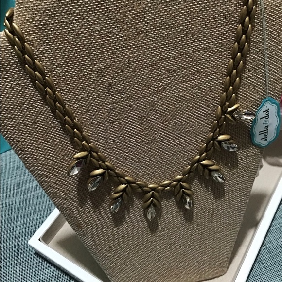Beautiful Stella&Dot Retried Statement Necklace,Rhinestones&Gold Tone.Beautiful - Picture 3 of 10